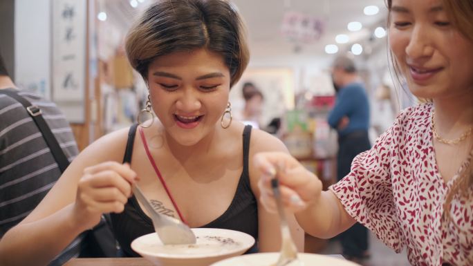台湾夜市文化美女特写豆浆美食