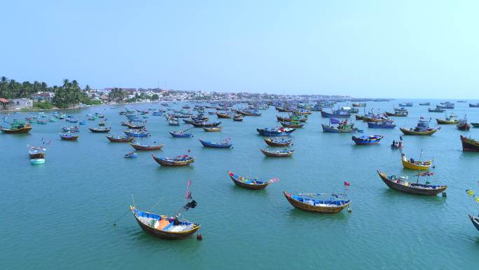越南缅因港的越南小型渔船和渔船的4k航拍电影