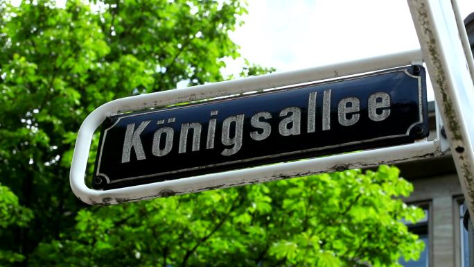 杜塞尔多夫的街道标志“Königsallee”