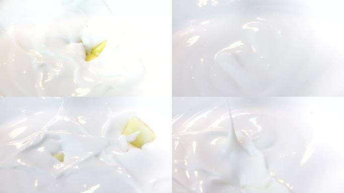 菠萝掉入酸奶的三段视频-真正的慢镜头