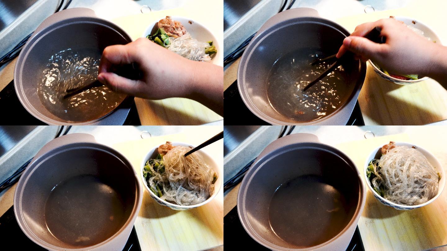 韩国菜筷子土豆淀粉面碗鸡腿番茄蔬菜汤