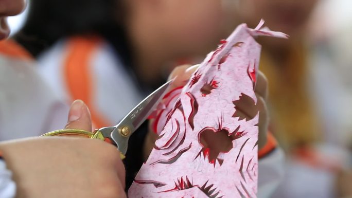 传统剪纸文化非遗学校课堂学生传承剪刀手