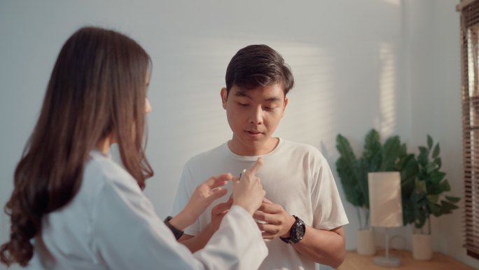 亚洲哮喘患者关心如何使用哮喘吸入器。