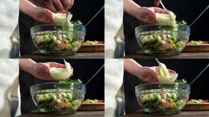 鸡肉沙拉烹饪减肥膳食蔬菜沙拉搅拌
