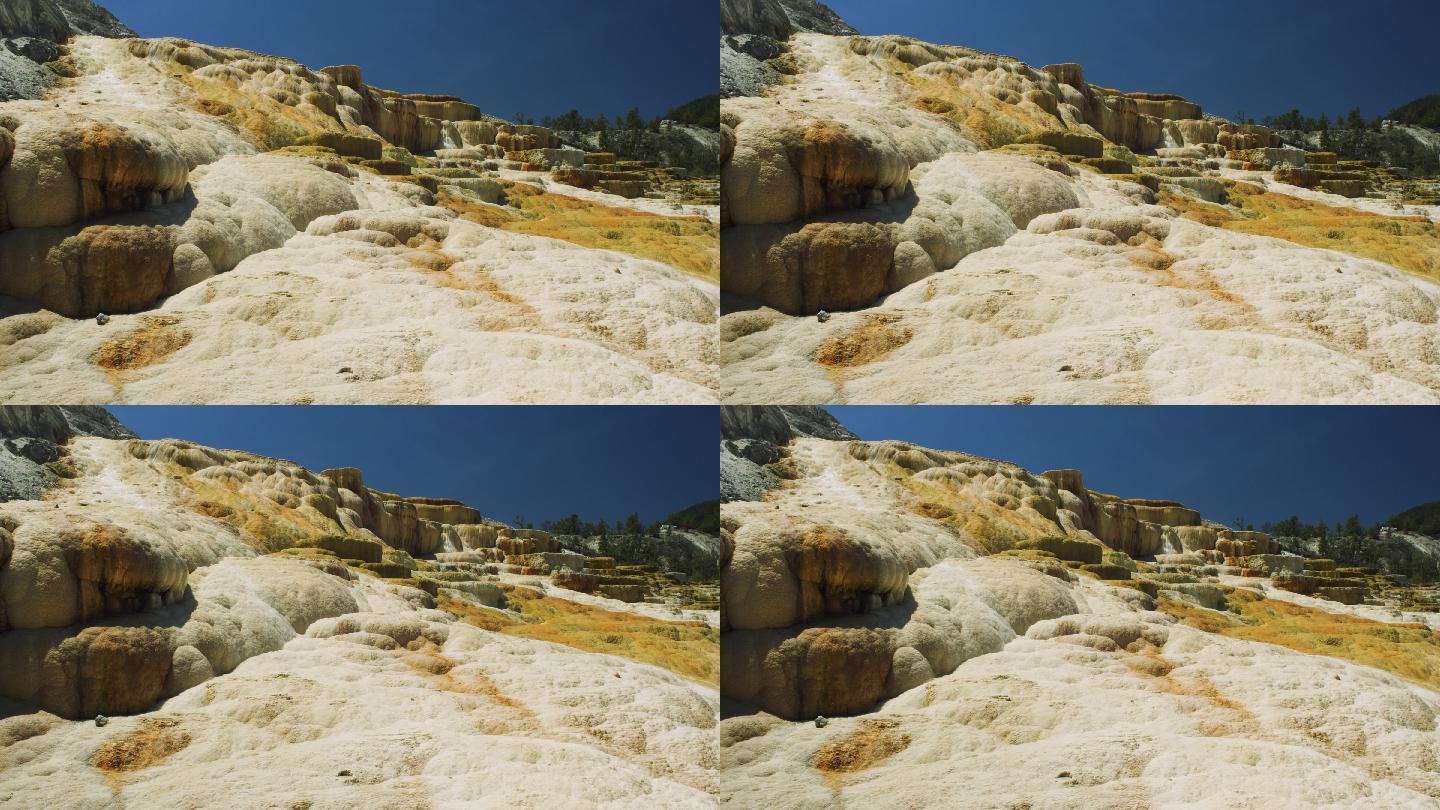 巨大的温泉石灰岩架