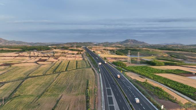 万亩良田日落航拍高速公路3