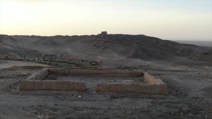 嘉峪关副关小钵和寺后墩烽燧希区柯克