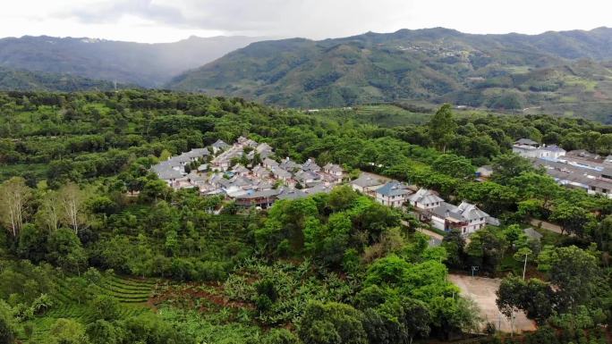 云南普洱澜沧景迈山茶山上的乡村