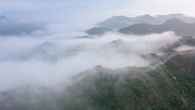 国庆豪迈的中国长城日出云海景观