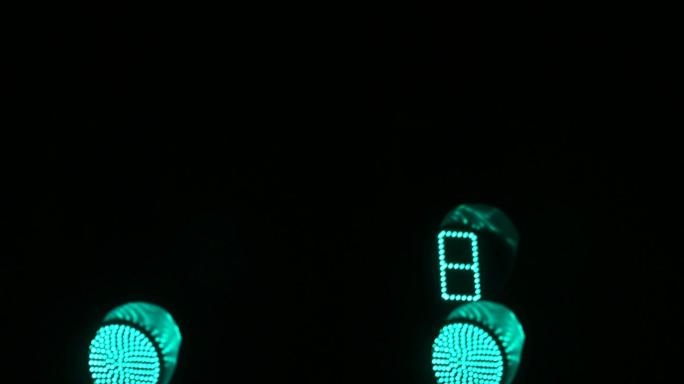 实拍4K夜晚红绿灯变灯倒数，可商用