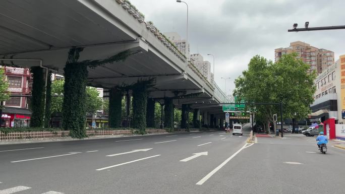 上海封城中的公路路况