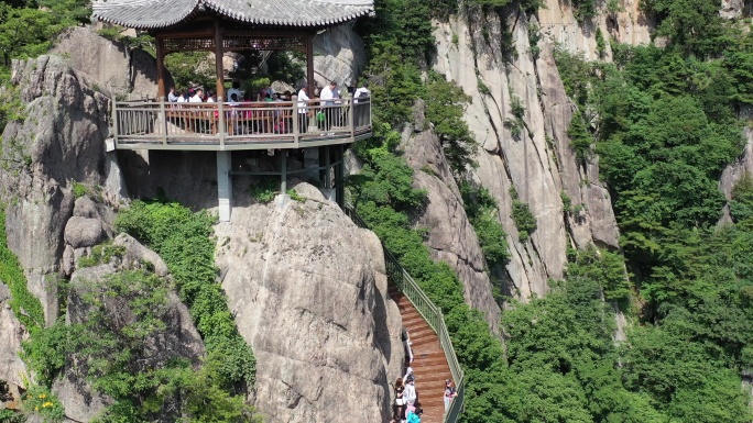 4K原素材航拍鸡峰山悬空栈道