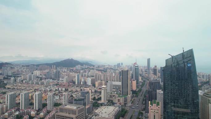 航拍青岛香港中路城市上空