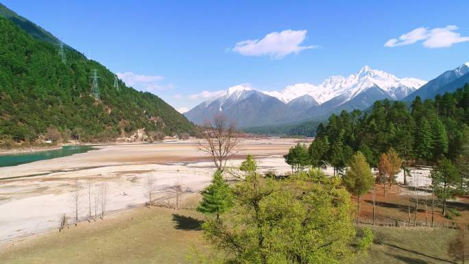 西藏波密雪山下古乡湖航拍