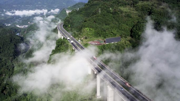 西部大开发交通建设雅西高速公路风光