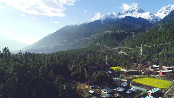 西藏波密雪山下古乡湖航拍