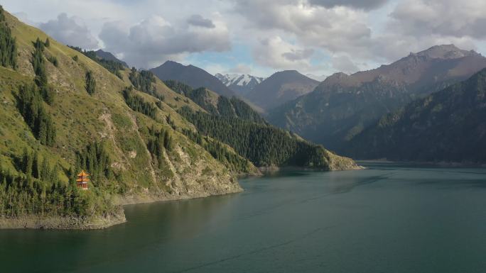 原创 新疆博格达峰天山天池自然风光航拍