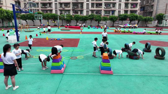 航拍学校小学生体育课 课间操 玩游戏