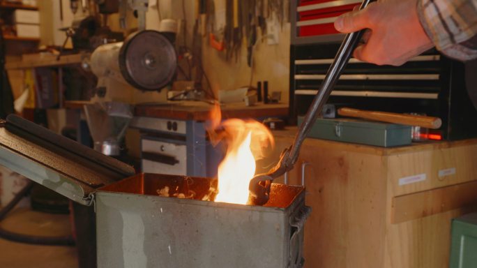 自制锻刀铁匠铸铁淬火打铁