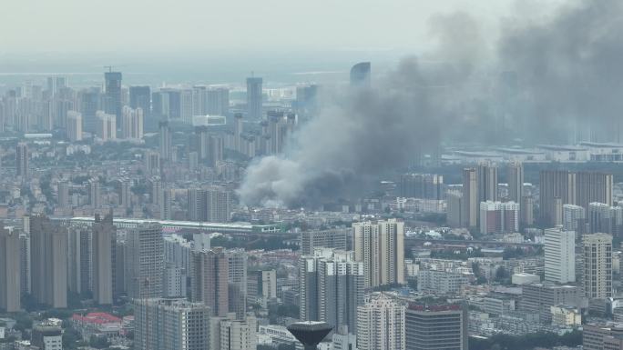 航拍济南城市失火消防灭火