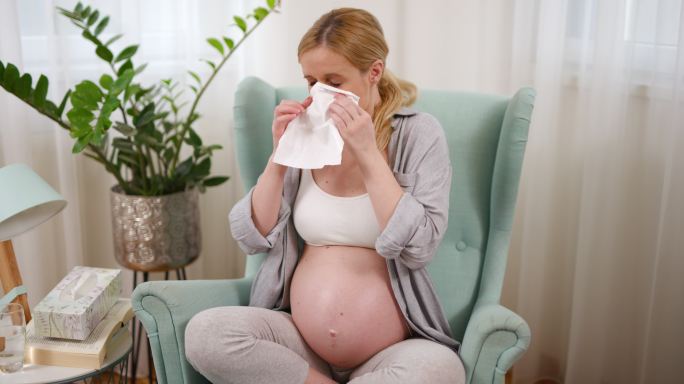 孕妇感染流感、病毒，坐在家里擤鼻涕