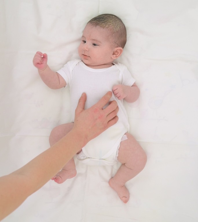婴儿护理-4K分辨率