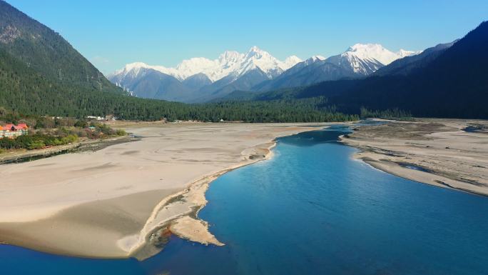 西藏波密雪山下古乡湖航拍