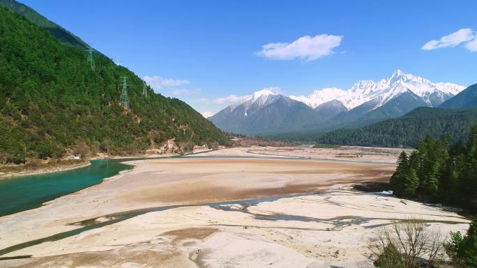 西藏波密雪山下古乡湖航拍