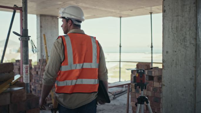 建筑承包商视察施工现场的4k视频片段