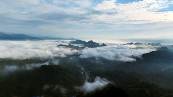 山峰云海人间仙境