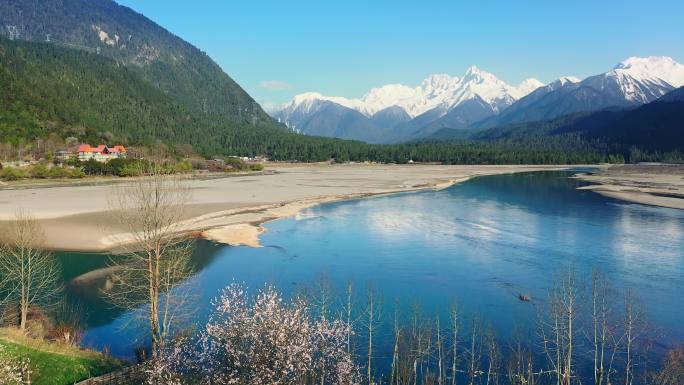 西藏波密雪山下古乡湖航拍