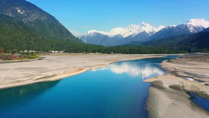 西藏波密雪山下古乡湖航拍