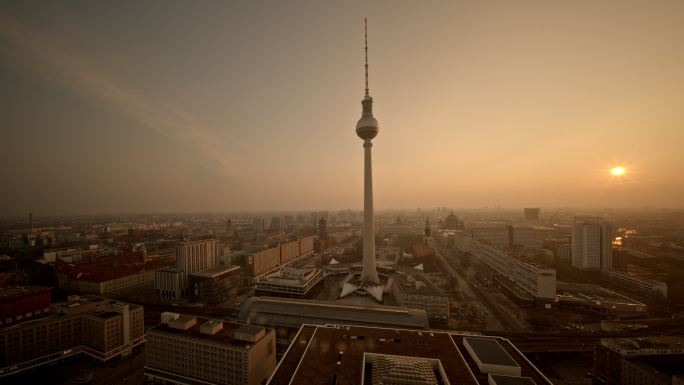 德国柏林Alexanderplatz timelapse地标Ferhsehturm或TV tower