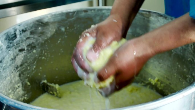 传统手工制作酥油