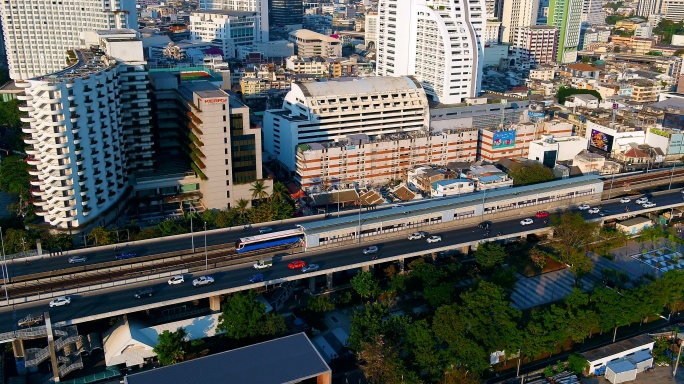 曼谷空中列车，列车出动，鸟瞰图