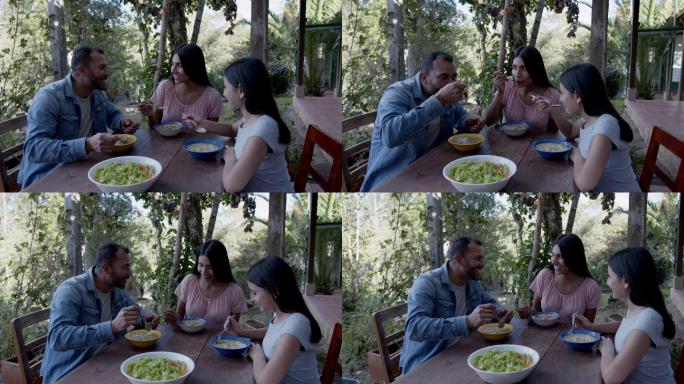 一个拉丁美洲家庭在乡下的家里享用传统的哥伦比亚食物sancocho
