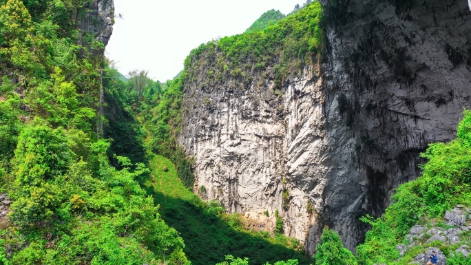 原始森林洞穴岩溶天坑溶洞山洞奇观