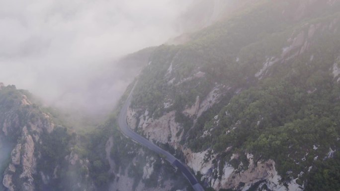 山峰云海跑山公路