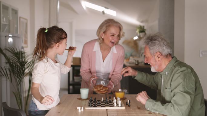 下棋吃甜食下棋吃饼干