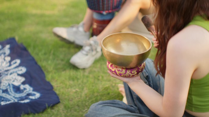 宽银幕4k一群人围在一起手碟鼓 hang