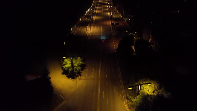 跑车夜晚行驶夜晚飙车危险驾驶速度与激情