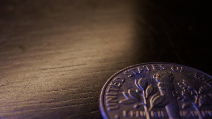 美国货币一角硬币背面的特写宏观移动滑块镜头