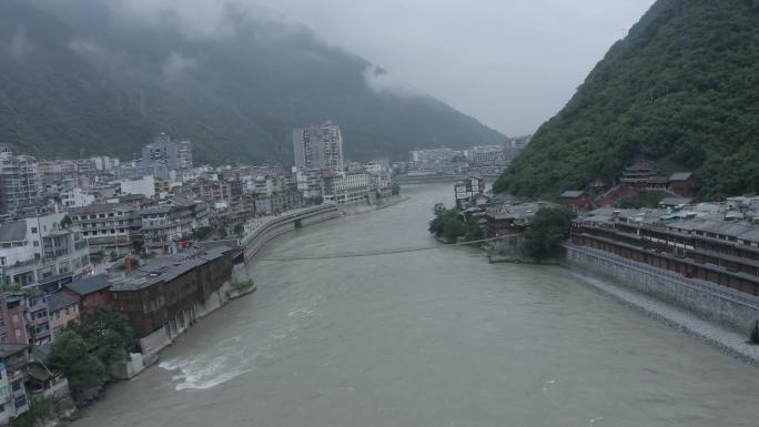 4K 泸定桥航拍 泸定县 湍急的河流