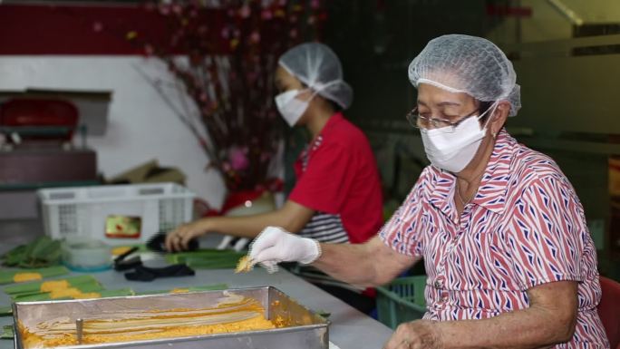 马来西亚美食：“Otak Otak”（阿塔普树叶包裹的鱼糕）