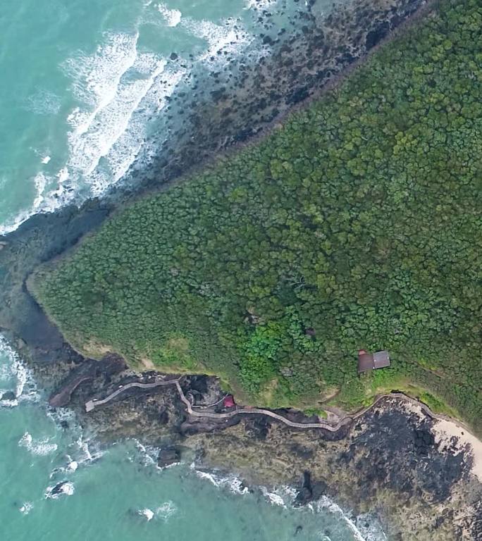 竖屏航拍北海涠洲岛海岸线