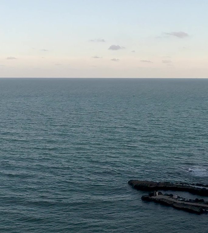 竖屏航拍北海涠洲岛海岸线