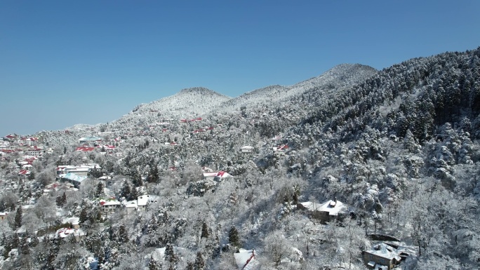 航拍冬季庐山山地雪景 晴天