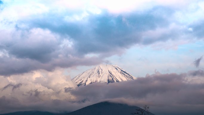 特写富士山云海流动芙蓉峰