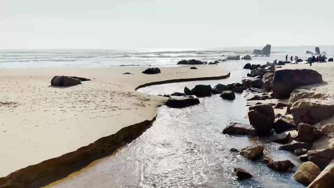 水流汇入大海