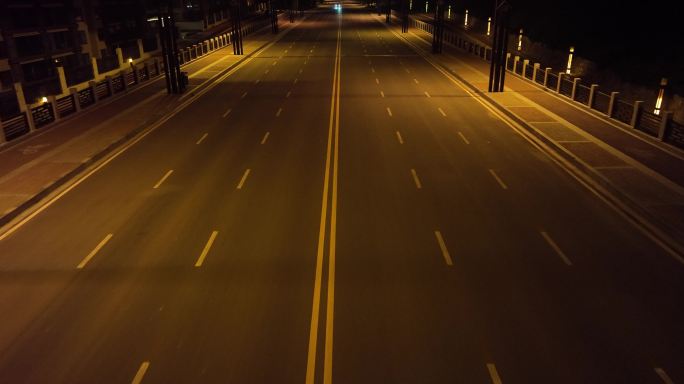 跑车夜晚行驶夜晚飙车危险驾驶速度与激情